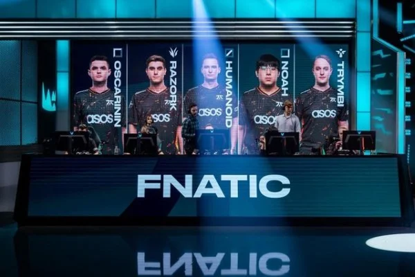 短道速滑世界杯刘少昂1000米冲金之路与韩国选手硬碰硬分析